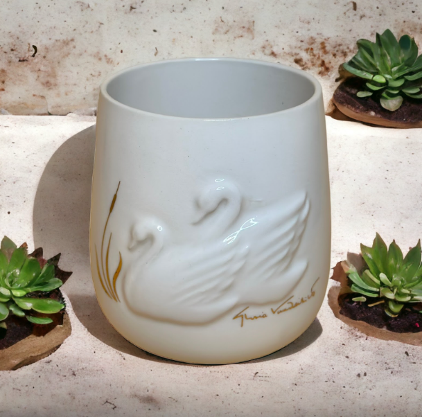 Vintage Gloria Vanderbilt Planter by Teleflora, circa 1982